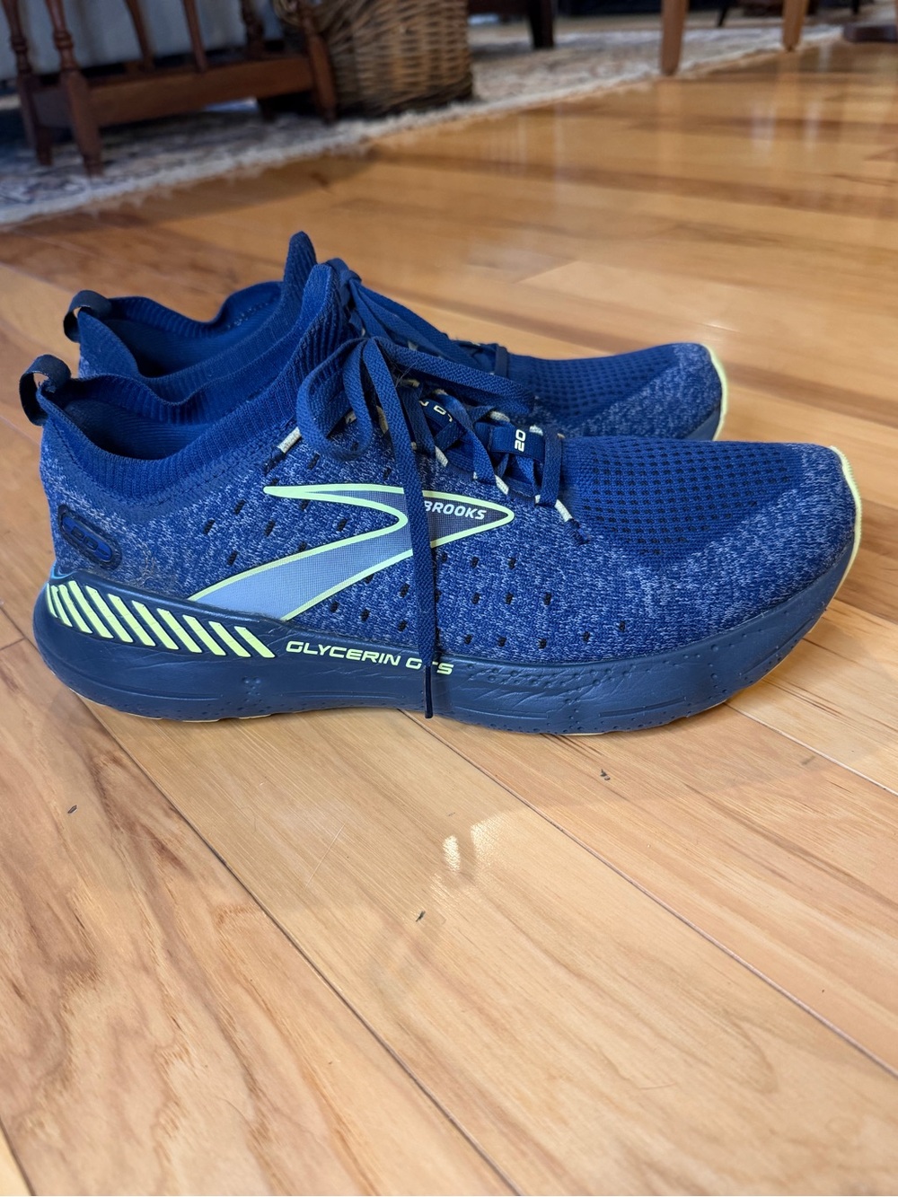Brooks Glycerin GTS 20 Men’s Size 11 Running Shoes Navy Blue Cushioned Stability